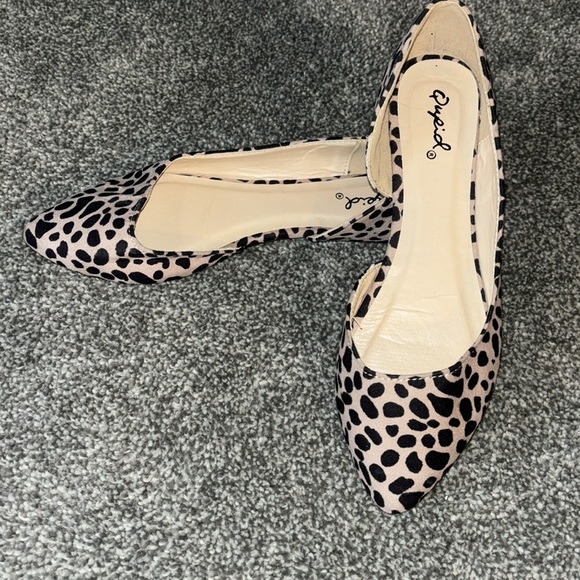 QUPID Zooey Nude Leopard Suede D'Orsay Flats in women’s size 5.5 - Picture 4 of 12